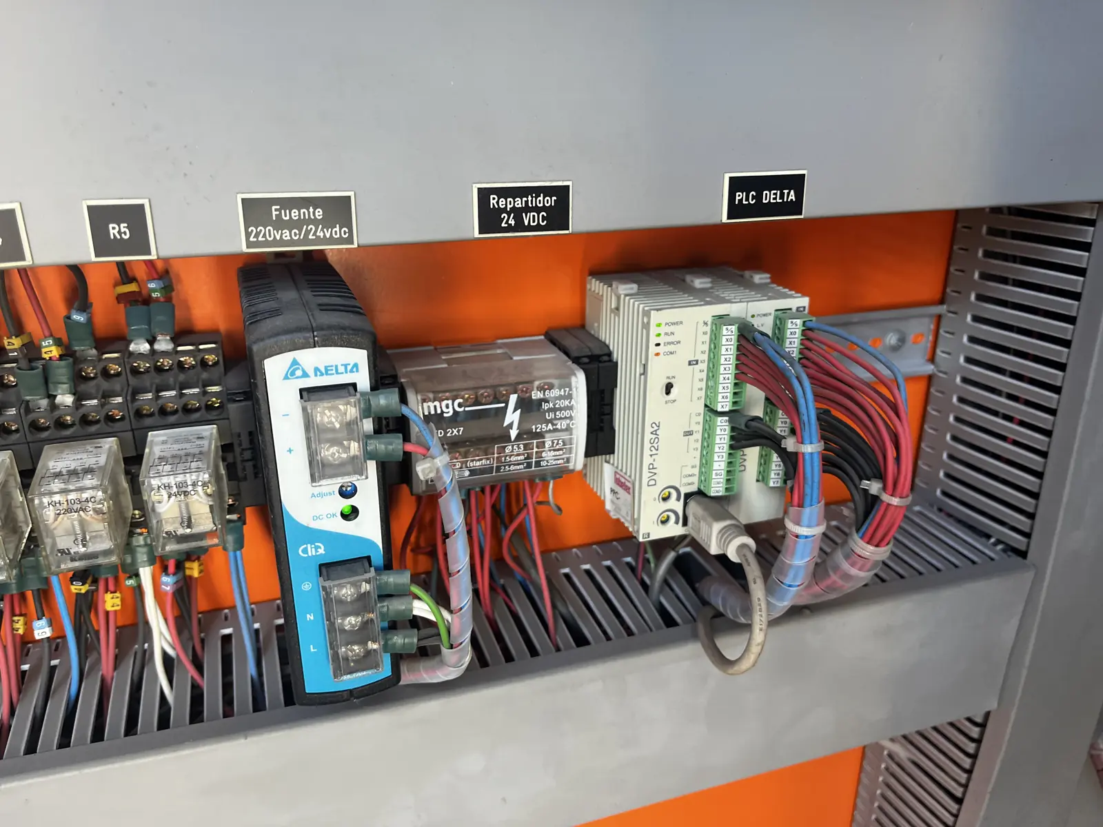 Sistema de automatización industrial con ESP32